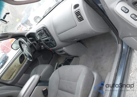 2001 Ford Escape Xlt from USA, damaged, VIN 1FMYU03121KC55875